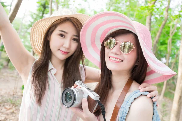 Two Beauty Women Camera Forest — Stock Photo, Image