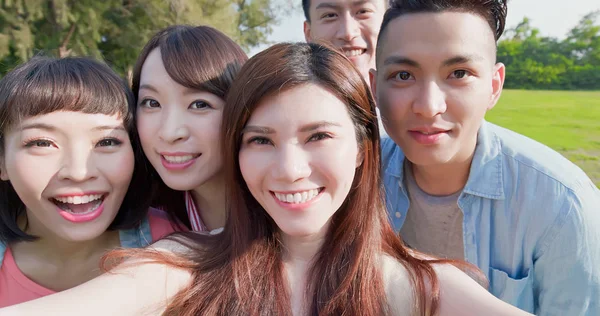 Lidé Selfie Šťastně Přírodě Jít Cestování — Stock fotografie