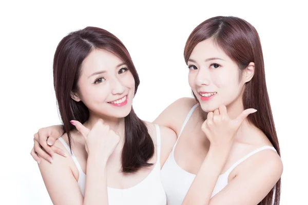 Duas Mulheres Beleza Skincare Mostrando Polegares Para Cima Fundo Branco — Fotografia de Stock