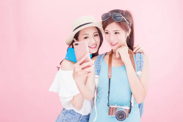 Two Beauty Women Taking Selfie Happily Pink Background — Stock Photo, Image