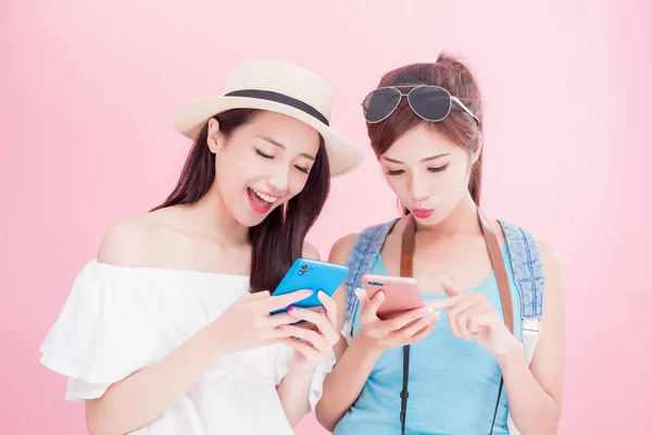 Two Travel Woman Using Phones Pink Background — Stock Photo, Image