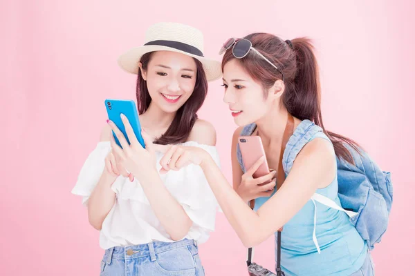 Two Travel Woman Using Phones Pink Background — Stock Photo, Image