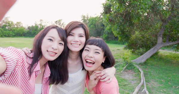 People Taking Selfie Happily Outdoors — Stock Photo, Image