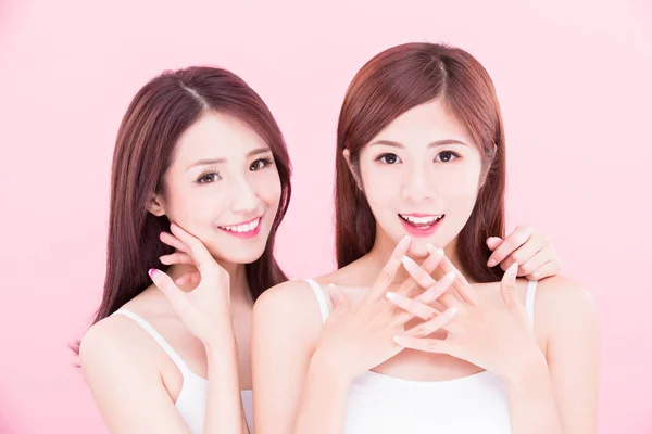 Dvě Ženy Krása Kosmetika Zdraví Zubů Růžovém Pozadí — Stock fotografie
