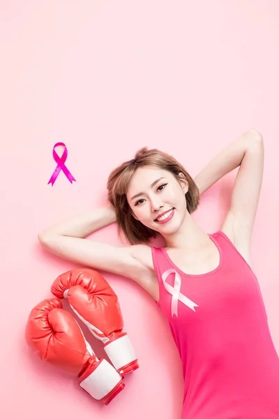 Kvinna Liggande Golvet Breast Cancer Koncept — Stockfoto