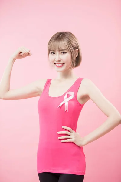 Женщина Носить Розовую Ленту Показать Сильные Руки Концепцией Профилактики Рака — стоковое фото