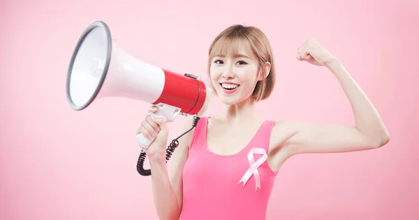 Mulher Com Megafone Mostrando Braço Forte Com Prevenção Conceito Câncer — Fotografia de Stock