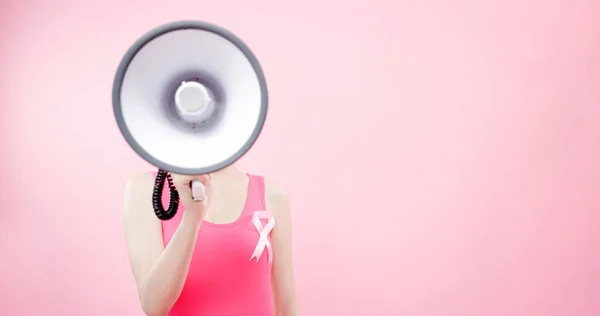 Жінка Приймає Мікрофон Профілактикою Раку Молочної Залози — стокове фото