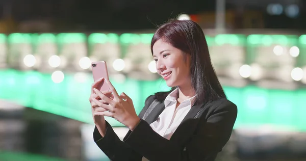 Woman Phone Taking Selfie Happily City Night — Stock Photo, Image