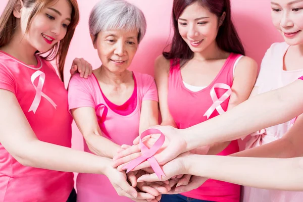 Vrouwen Tonen Roze Lint Met Borst Kankerpreventie Roze Achtergrond — Stockfoto