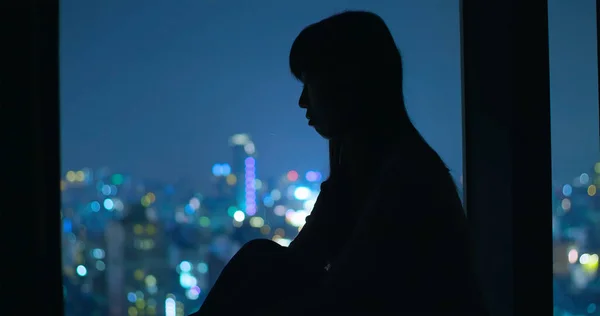 Kvinna Sitta Och Känna Depression Natten — Stockfoto