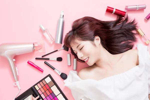 Young Beautiful Woman Enjoy Her Cosmetic Makeup Tools She Lying — Stock Photo, Image