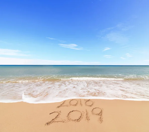 Yeni Yıl 2019 Önümüzdeki Kavramı Dalga Basamak 2018 Koruyor — Stok fotoğraf