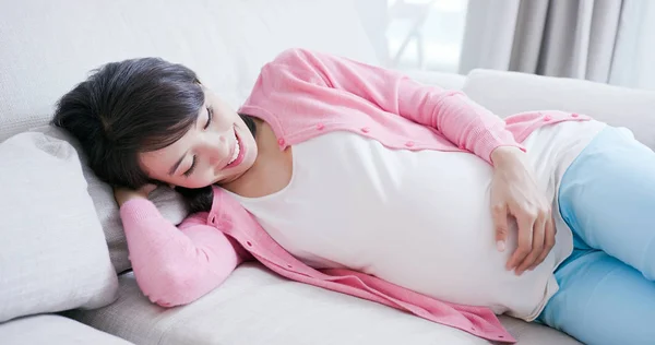 Beauty Pregnant Woman Smile Lying Sofa Home — Stock Photo, Image