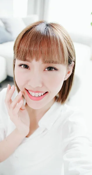 Beauty Woman Selfie Brace Retainer Tooth — Stock Photo, Image