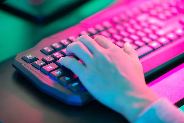 Nahaufnahme Von Cyber Sport Gamer Spielen Spiel Und Drücken Sie — Stockfoto