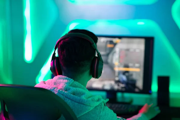 Vue Arrière Jeune Asiatique Pro Gamer Jouer Dans Jeu Vidéo — Photo