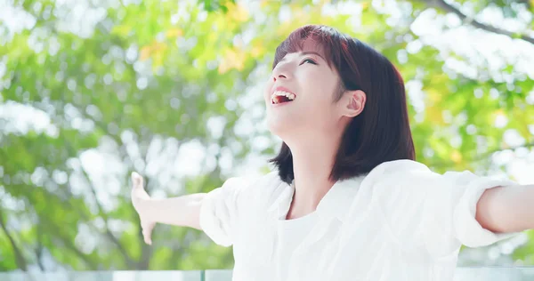 Young Woman Feel Carefree Take Deep Breath Nature Outdoor — Stock Photo, Image