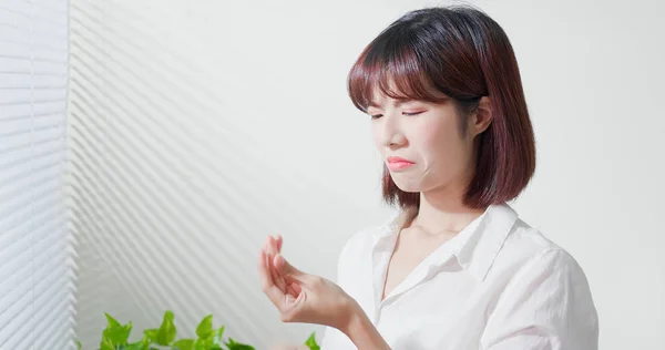 Mujer asiática con piel grasa —  Fotos de Stock