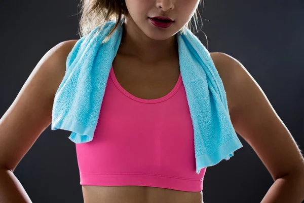 Mujer en forma posando — Foto de Stock