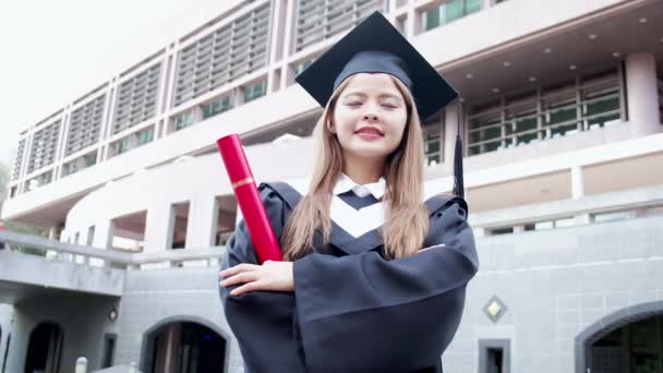 Menina livre pensar no futuro — Vídeo de Stock