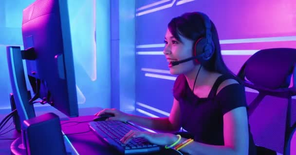 Cyber esporte gamer ganhar jogo — Vídeo de Stock