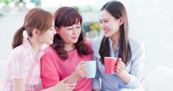 Mom and daughters drink together — Stock Video