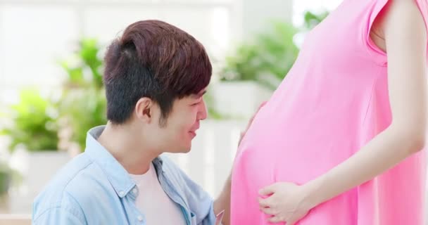 Couple enceinte attend bébé — Video