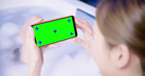 Telefone inteligente com tela verde — Vídeo de Stock