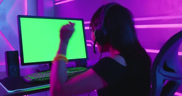 Gamer esporte cibernético com computador — Vídeo de Stock