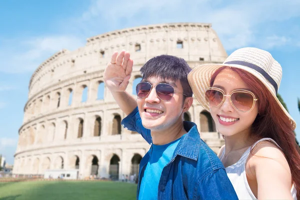 Coppia selfie felicemente in Italia — Foto Stock