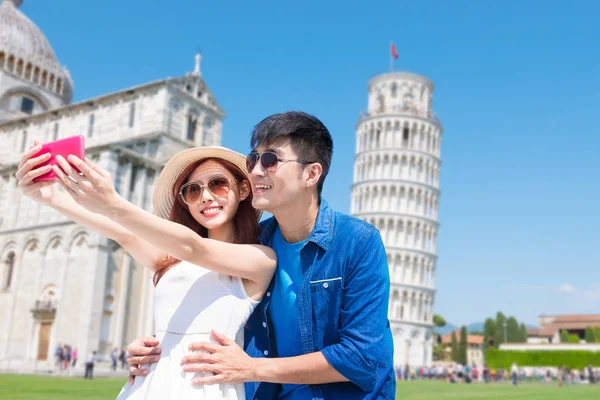 Casal tirar selfie na Itália — Fotografia de Stock