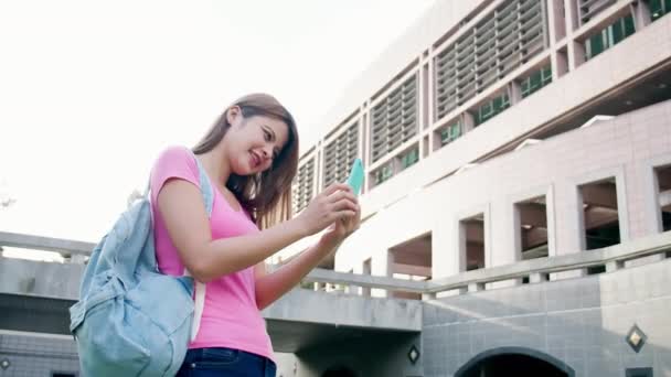 Asiático estudiante hablar selfie — Vídeo de stock