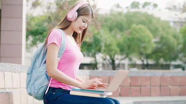 Young Teen Girl Stok Video Young Teen Girl Rekaman Bebas Royalti Depositphotos