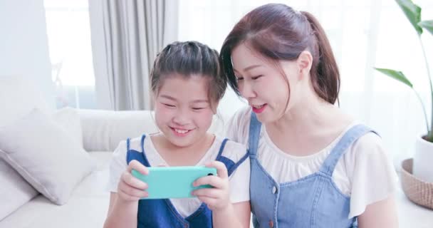 Daughter and mom use smartphone — Stock Video