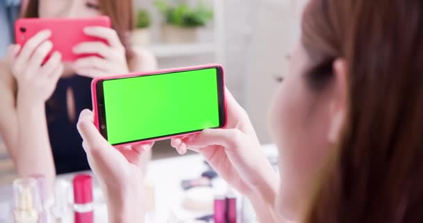 Teléfono inteligente con pantalla verde — Vídeos de Stock