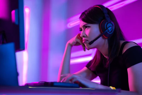 Esport gamer menina sentir raiva — Fotografia de Stock