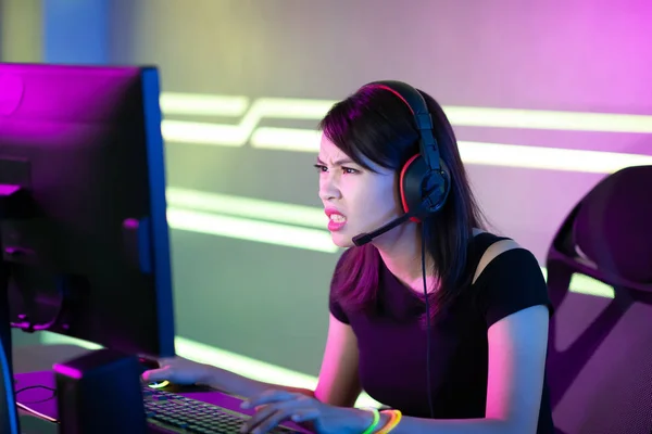 Asiatische Mädchen Cyber-Sport-Spieler — Stockfoto