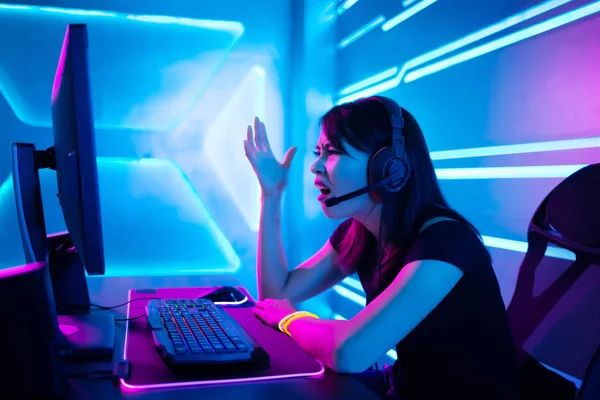Asiatische Mädchen Cyber-Sport-Spieler — Stockfoto