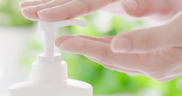 Beauté femme utiliser crème ou lotion — Video