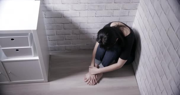 Ázsiai lány úgy érzi depressziós — Stock videók