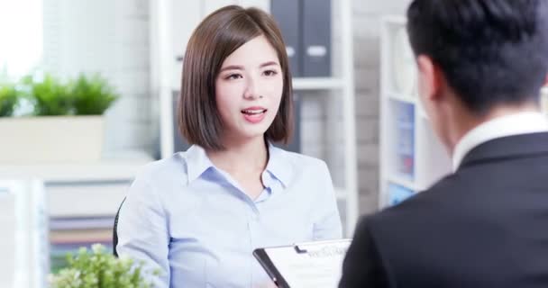 就職面接でアジアの女性 — ストック動画