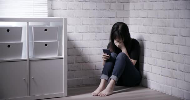 Asian girl suffer cyberbullying — Stock Video