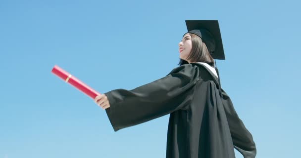 Asiático graduado estudiante — Vídeo de stock