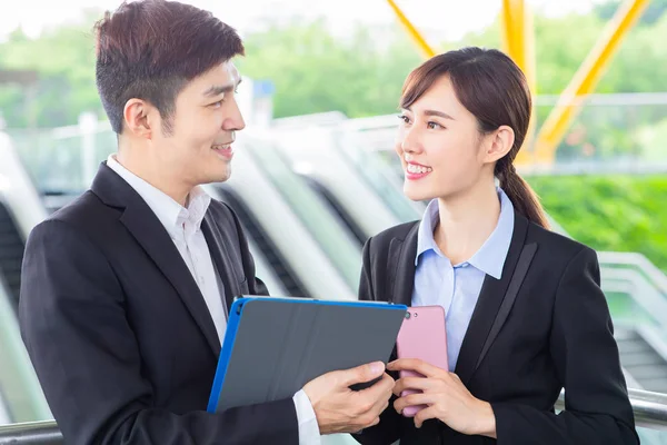 Gli imprenditori hanno una discussione — Foto Stock