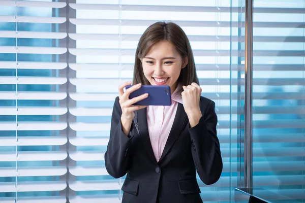 asian business woman play phone