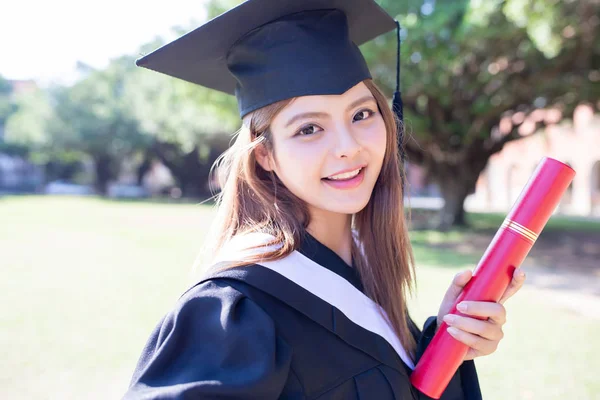 Girl gratuate smile happily — Stock Photo, Image