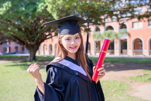 Chica sonrisa gratuita felizmente — Foto de Stock