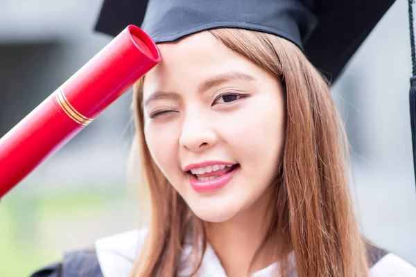 Menina grátis sorriso feliz — Fotografia de Stock