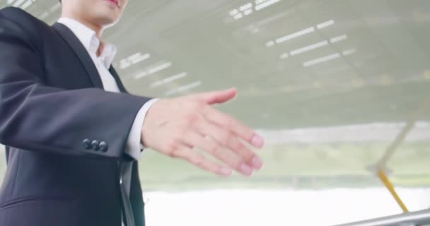 Businessman handshake with smile — Stock Video